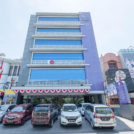 Collection O 1279 Hotel Grand Celino Makassar Extérieur photo