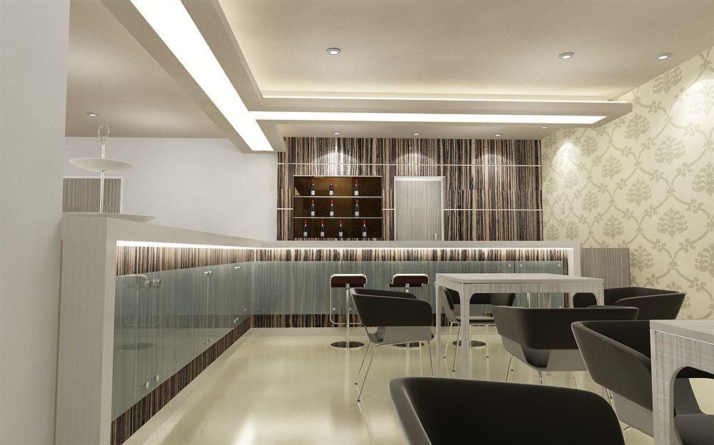 Collection O 1279 Hotel Grand Celino Makassar Extérieur photo