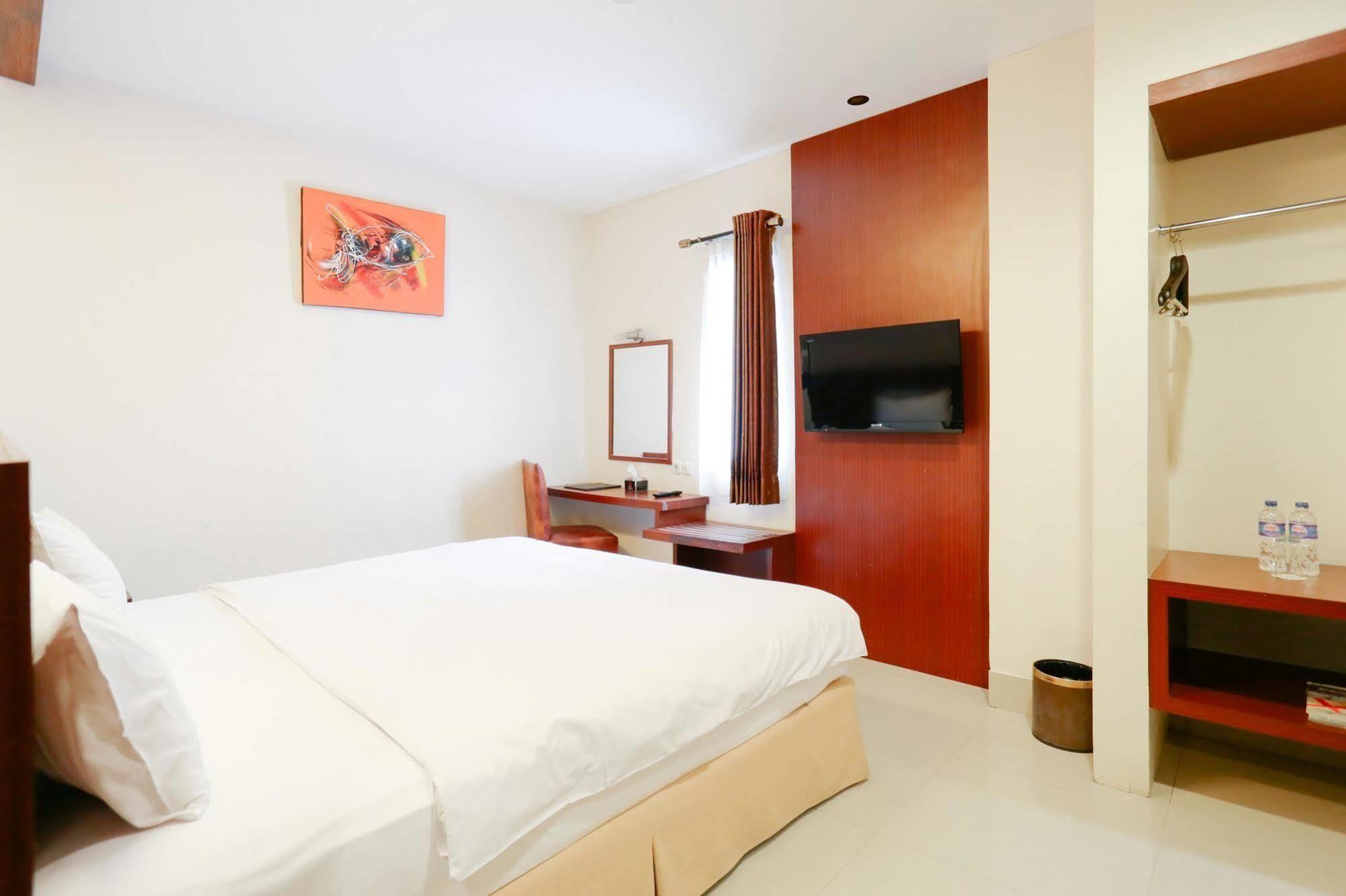 Collection O 1279 Hotel Grand Celino Makassar Extérieur photo